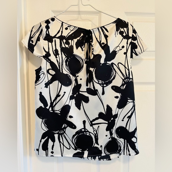 Marks & Spencer AUTOGRAPH Black and White Abstract Blouse. Size 4. EUC - Picture 6 of 7